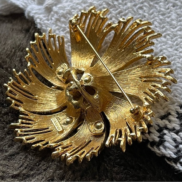 MONET | Vintage 1960's | Huge Cordelia Book Piece Floral Textured Brooch Pin - Picture 7 of 11